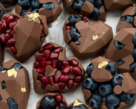Pomegranate and Blueberry Heart shape (8 Piece)